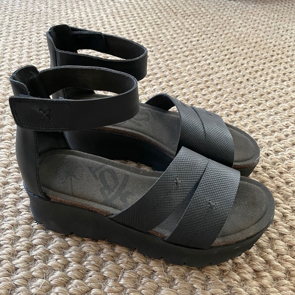 OTBT Montuak Platform Sandals Size 8.5 Black - Picture 1 of 6